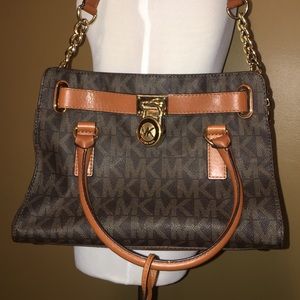 EUC Michael Kors Signature Jet Set Tote